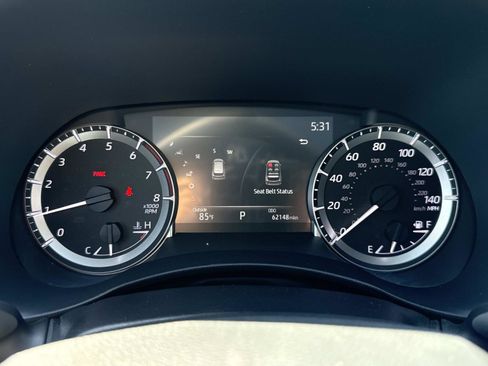 Used 2023 Toyota Highlander XLE image 12