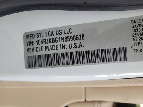 Used 2022 Jeep Grand Cherokee L Limited AWD/4WD image 33