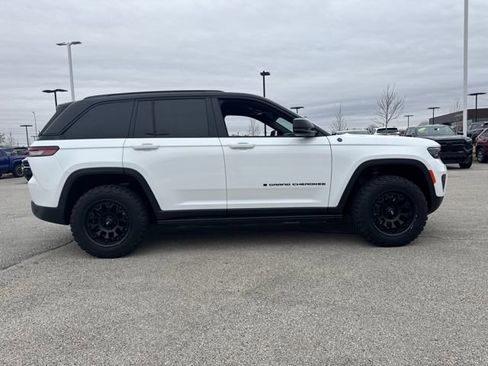 Used 2024 Jeep Grand Cherokee Trailhawk image 10