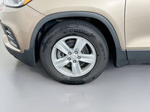 Used 2018 Chevrolet Trax LT w/ LT Convenience Package FWD image 10