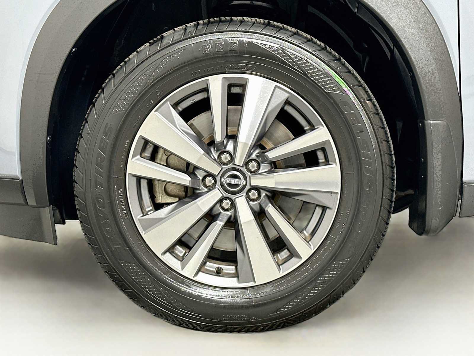 Used 2022 Nissan Pathfinder SL AWD/4WD image 31