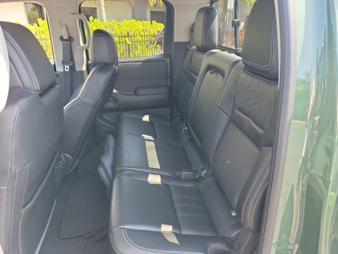 Used 2022 Nissan Frontier SV w/ SV Premium Package AWD/4WD image 17