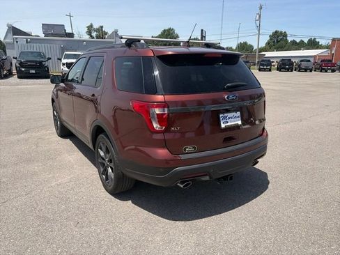 Used 2018 Ford Explorer XLT w/ Equipment Group 202A FWD image 4