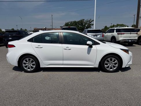 Used 2022 Toyota Corolla LE FWD image 6