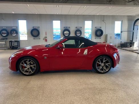 Used 2016 Nissan 370Z Touring Sport RWD image 10