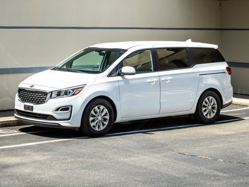 Used 2020 Kia Sedona LX FWD image 3