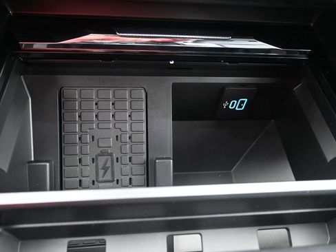 New 2026 Ford F250 Lariat w/ Black Appearance Package image 30