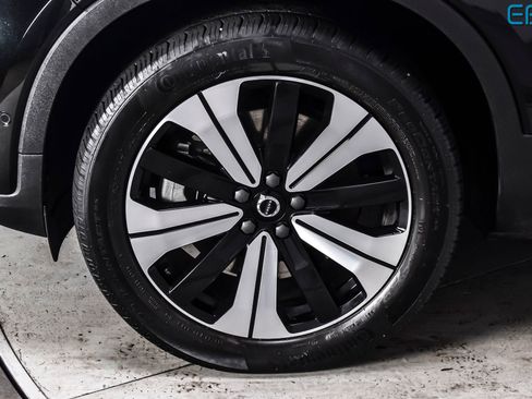 Used 2023 Volvo XC40 Recharge Plus image 10