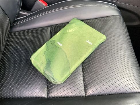 Used 2020 Jeep Grand Cherokee Overland image 15