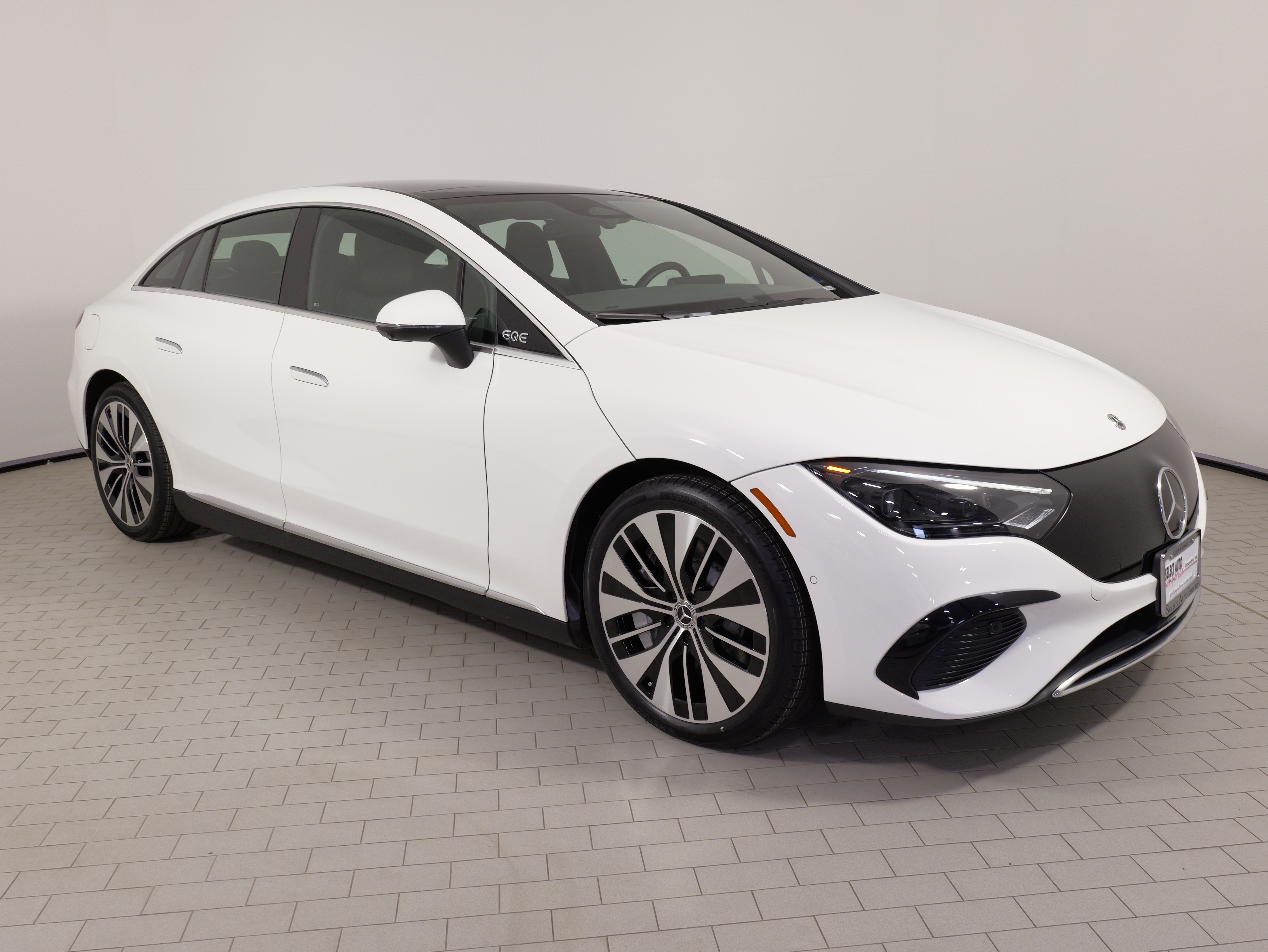 Used 2023 Mercedes-Benz EQE 350+ 4MATIC Sedan w/ Digital Light Package image 8