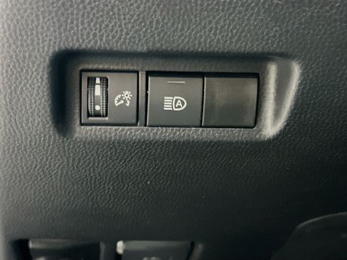 Used 2025 Toyota RAV4 XLE FWD image 17