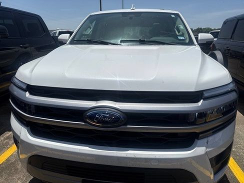Used 2023 Ford Expedition XLT RWD image 2