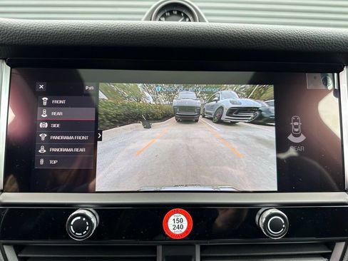 Used 2026 Porsche Macan AWD/4WD image 33