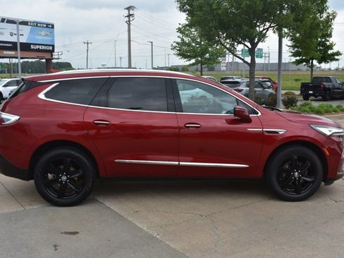 Used 2024 Buick Enclave Premium FWD image 4