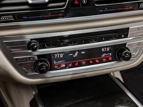 Used 2018 BMW 750i image 27