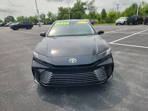 Used 2025 Toyota Camry XLE FWD image 9