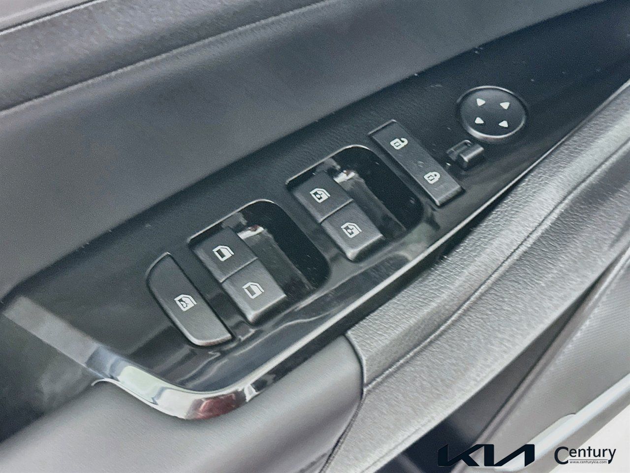 Certified 2025 Kia Sportage EX FWD image 18