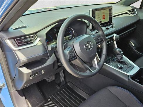 Used 2025 Toyota RAV4 SE AWD/4WD image 10