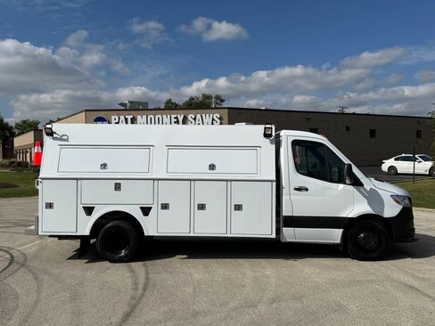 Used 2019 Freightliner Sprinter 3500 w/ Premium Package RWD image 7