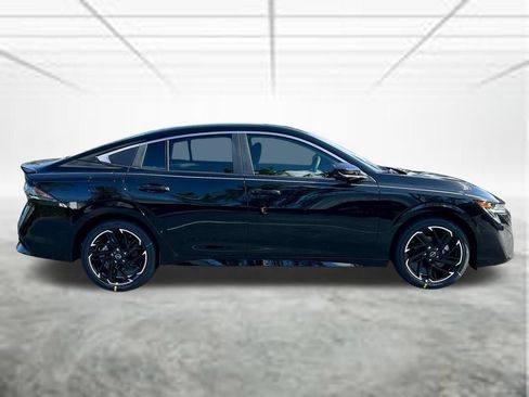 New 2026 Nissan Sentra SR w/ Floor Mat Package FWD image 4