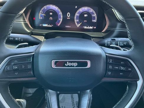 Used 2024 Jeep Grand Cherokee Limited w/ Black Appearance Package AWD/4WD image 29