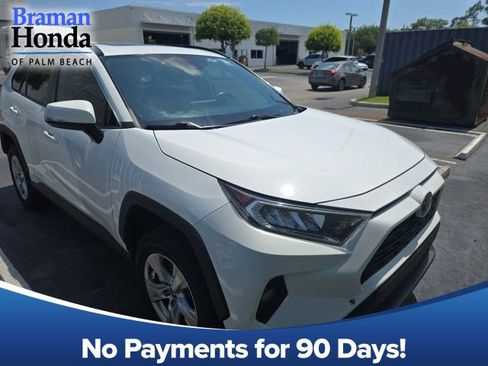 Used 2021 Toyota RAV4 XLE w/ Convenience Package image 1