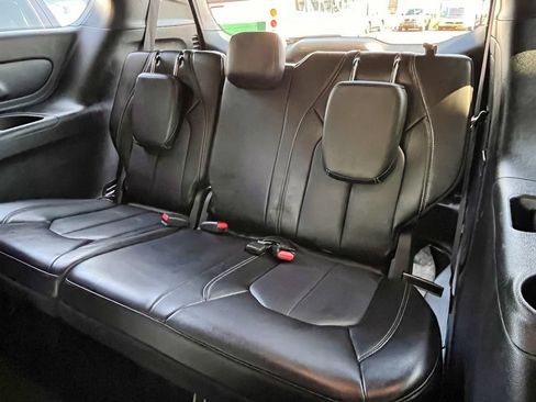 Used 2024 Chrysler Pacifica Limited FWD image 46