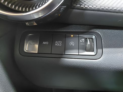 Used 2026 Chevrolet Equinox LT AWD/4WD image 31