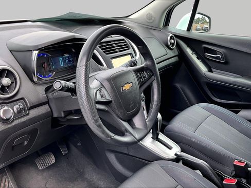 Used 2016 Chevrolet Trax LT AWD/4WD image 12