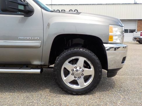 Used 2013 Chevrolet Silverado 2500 LT w/ Custom Sport Truck Package RWD image 10