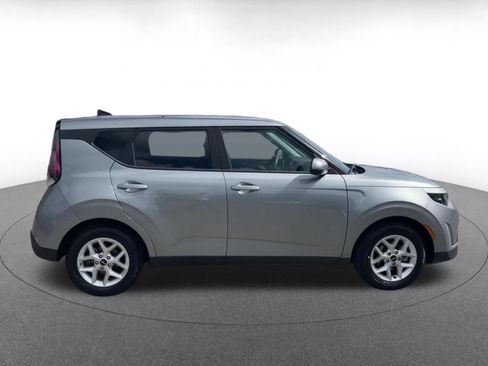 Used 2025 Kia Soul LX w/ LX Technology Package FWD image 16