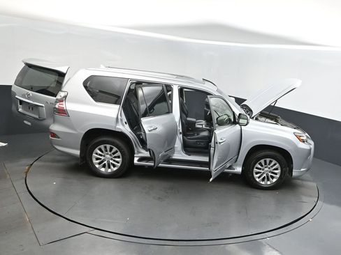 Used 2015 Lexus GX 460 image 41