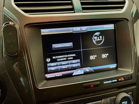 Used 2016 Ford Explorer XLT w/ Equipment Group 201A FWD image 14