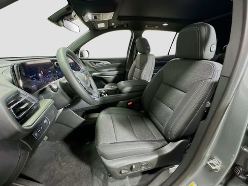 New 2026 Chevrolet Traverse LT w/ Sun and Wheel Package FWD image 23