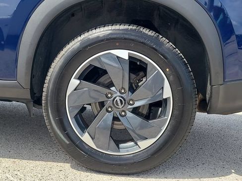 Used 2025 Nissan Rogue SV AWD/4WD image 8