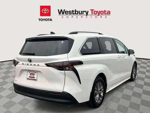 Certified 2026 Toyota Sienna LE AWD/4WD image 7