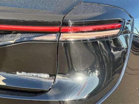 Used 2023 Toyota Crown Limited image 29