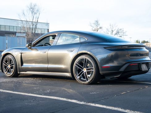 Used 2025 Porsche Taycan image 11