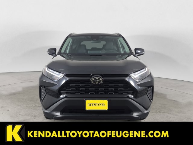Used 2025 Toyota RAV4 XLE AWD/4WD image 2