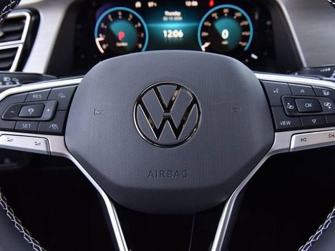 New 2026 Volkswagen Atlas Cross Sport SE image 18