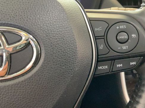 Certified 2021 Toyota RAV4 XLE Premium AWD/4WD image 19