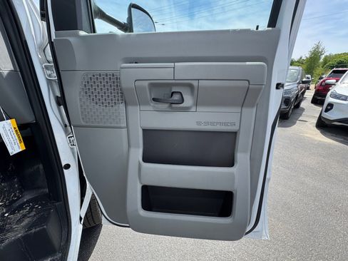 New 2025 Ford E-450 and Econoline 450 Super Duty w/ Power Equipment Group RWD image 25