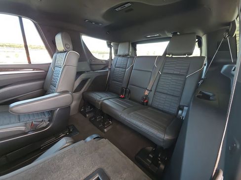 Used 2025 Cadillac Escalade Sport Platinum w/ LPO, ONYX Package AWD/4WD image 26