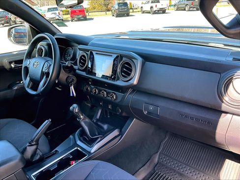 Used 2017 Toyota Tacoma TRD Sport w/ Tow Package image 14