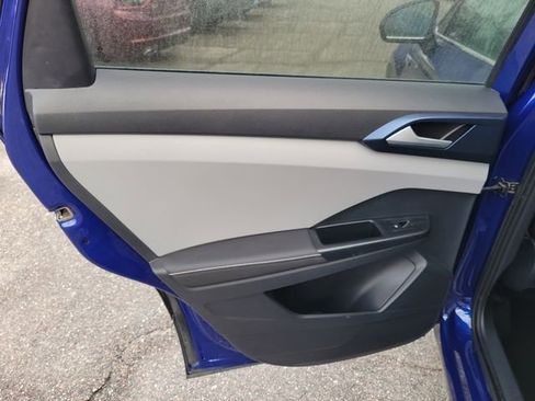 Used 2024 Volkswagen Taos SE image 29