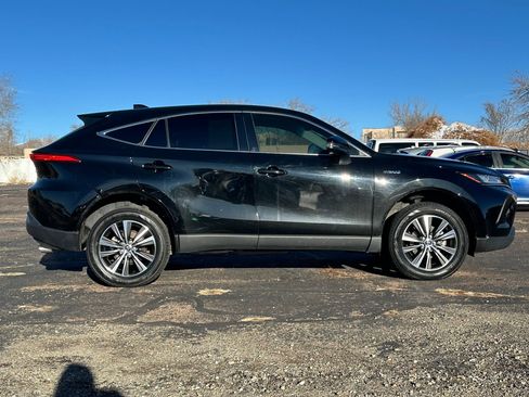 Used 2021 Toyota Venza LE image 7