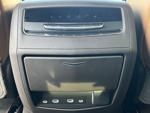 Used 2021 Cadillac Escalade Premium Luxury image 32