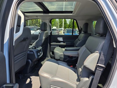 Used 2025 Ford Expedition Active AWD/4WD image 12