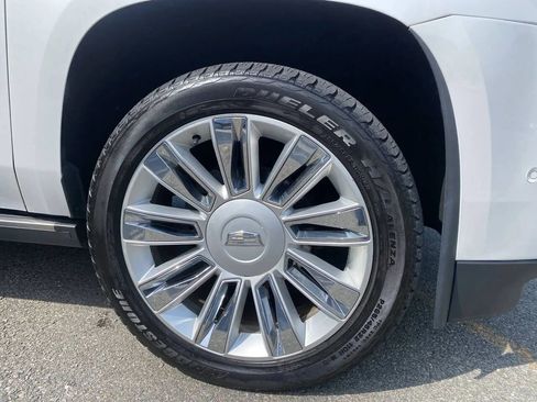 Used 2019 Cadillac Escalade Platinum AWD/4WD image 4