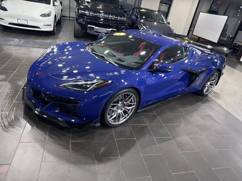 Used 2025 Chevrolet Corvette Z06 image 2